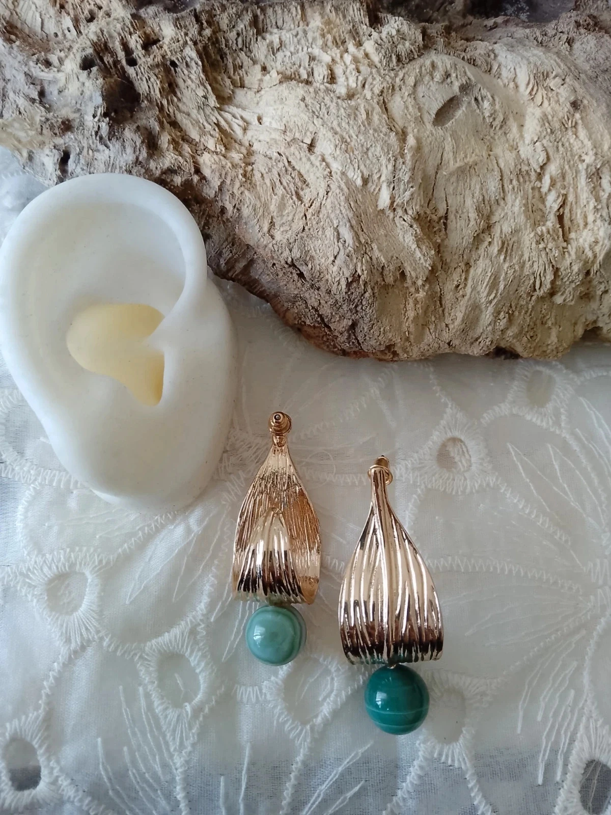 Boucles d'oreilles bohèmes a ier inoxydable et pierres naturelles agate vertes